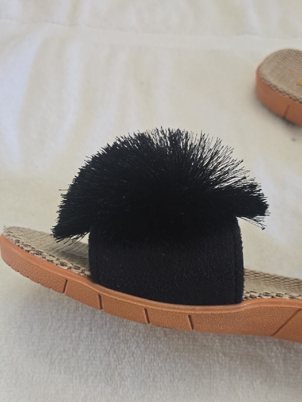 NWOT La-a SOLE Pom-Pom Sandals - Picture 4 of 5